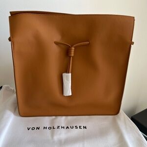 VON HOLZHAUSEN The Medium Shopper Caramel